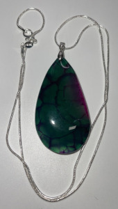 (1) 105.80ct Green Fire Teardrop Agate Gemstone .925 Necklace