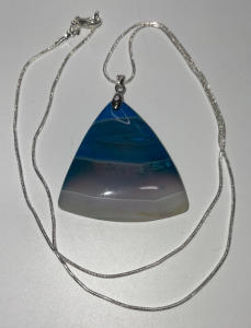 (1) 95.75ct Blue & Pink Striped Triangle Agate Gemstone .925 Necklace
