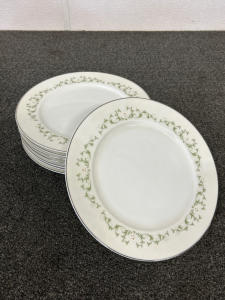 Set of 8 Fine China Dinner Plates