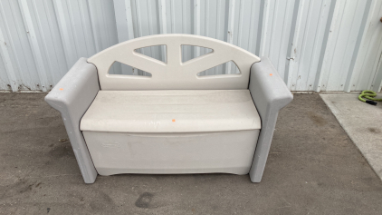 Rubbermaid Bench