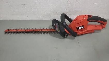 Working Black & Decker Electric Hedge Trimmer