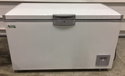 Avantco 55&rdquo; Chest Freezer