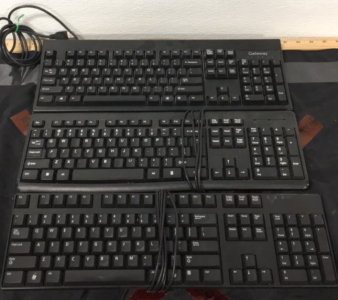 (1) Gate Way (1) Dell (1) Unknown Keyboard