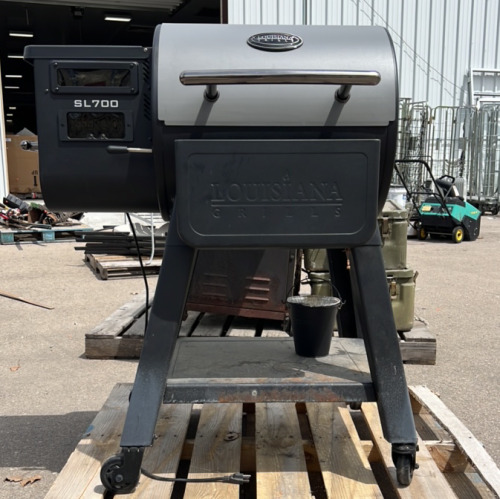 Louisiana Grills Barbeque With Cover