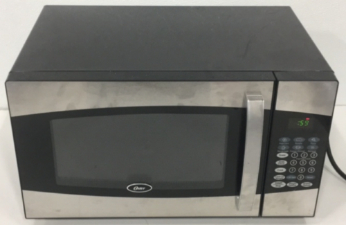 Oster 900 Watt Household Microwave Oven