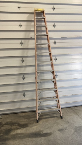 12ft fiberglass ladder