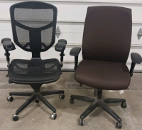 (2) Ajustable Office Chairs