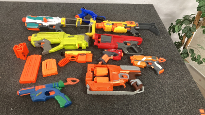 Large Assortment Of Working Nerf Guns All Work Electric Not Tested Please Inspect