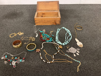 Jewelry box with jewelry