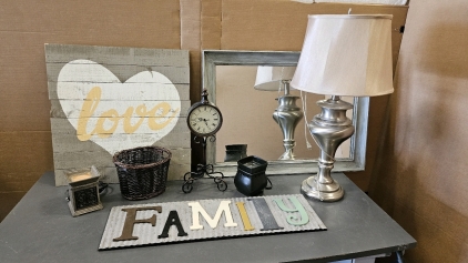 Wall Decor; Working 3way Touch Lamp, Wax Melters, & Clock