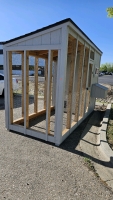 New Deluxe Chicken Coop w/ Keys