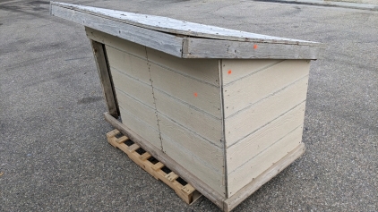 76x48x50 Dog House