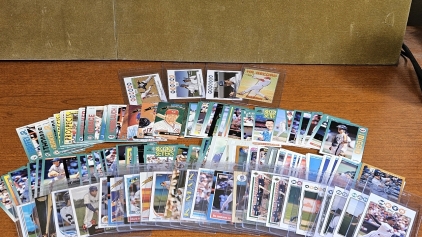 Baseball Cards in Sleeves & Loose