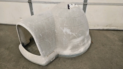 Igloo Medium Doghouse