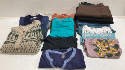 Women’s Clothes Size L-3XL: (3) Sweaters, (2) Long Sleeve Shirts, (2) Short Sleeve Shirts, (7) Tshirts, (5) Pants