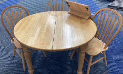 Round Dining Table w/ (1) Leaf and (3) Chairs