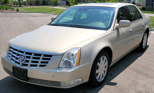 2008 Cadillac DTS - Sunroof!