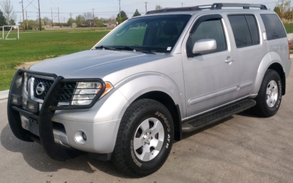 2006 Nissan Pathfinder - 4x4!