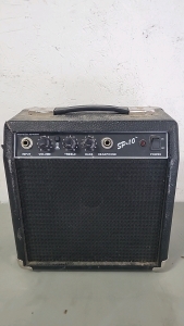 Powers On Fender SP.10 Guitar Amplifier