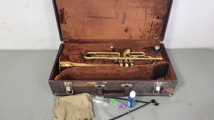 Conn 100B Trumpet with Case