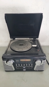 Working Electro Brand Retro CD/AM/FM with Turntable