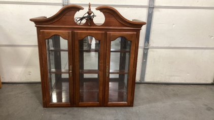 Upper Half China Cabinet Has Shelf Light Not Tested Please Inspect
