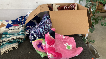 Set Of 7 Queen Blanket Please Inspect