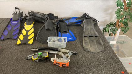 Scuba Diving And Snorkeling Items 7 Fins 3 Goggles 2 Snorkels Please Inspect