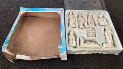 8 Pc. Porcelain Nativity Set