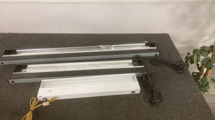 Set Of 3 Wall Mount Strip Lights All Work 4’ 3’ And 2’ Long Please Inspect