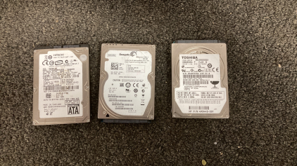 3 Hard Drive Hitachi,Seagate,Toshiba Not Tested Unknown Amount Of Space Please Inspect