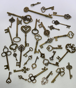 (34) Brass Skeleton Keys