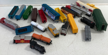 (24) Model Train Boxcars