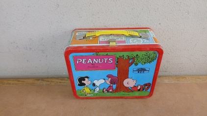 Vintage Metal Thermos "Peanuts" Lunch Box