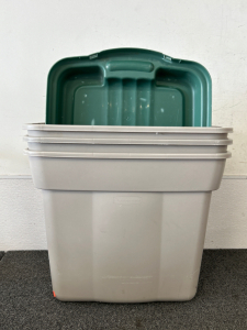 (3) Rubbermaid Totes and (2) Lids