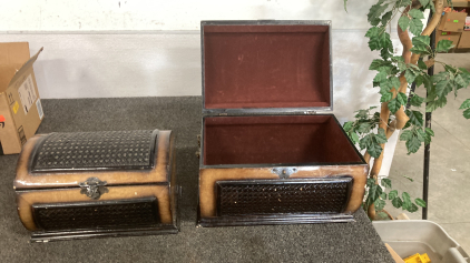 Small Chests Grate Shape One Has Latch Problem Please Inspect