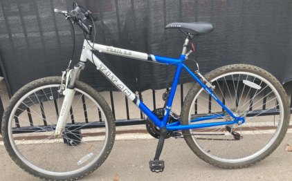 26&rdquo; Titan Trail 2.0 (White/Blue)