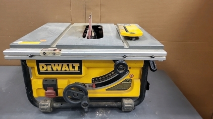 Working Dewalt Table Saw with Accessories