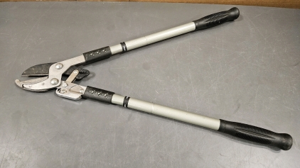 Limb Lopper w/ Telescoping Handles & Ratcheting Blade