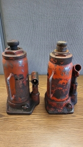 Pair of Bottle Jacks