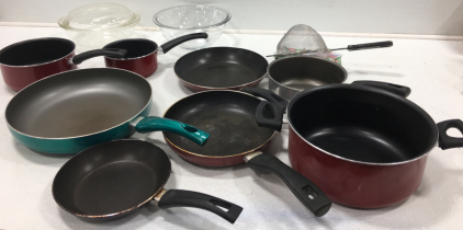 (4) Pots. (4) Pans. (2) Glass Bowls.