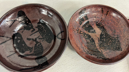 (2) Serving Glass Bowls, (4) Wooden Bowls