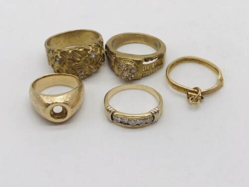 (4) Rings - (2) Stamped 18kt & 14kt