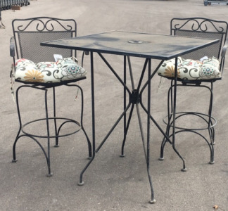 Outdoor Table with (2) Chairs