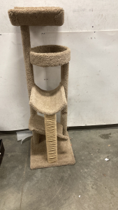 Cat Tree 5&rsquo; Tall Grate Condition Please Inspect