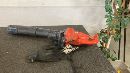 Black And Decker Leaf Blower/Sucker Has Bag Works Please Inspect