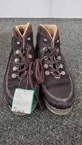 Tecnica Womens Goat Fur Boots Size W6 in Like New Condition