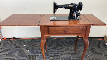 Vintage Singer Sewing Machine in Table w/ Stool