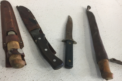 (4) Knives