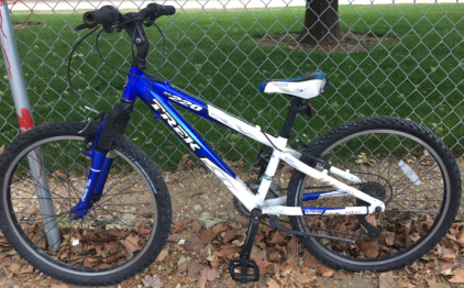 24” Trek Mt 220 Bicycle (Blue/White)